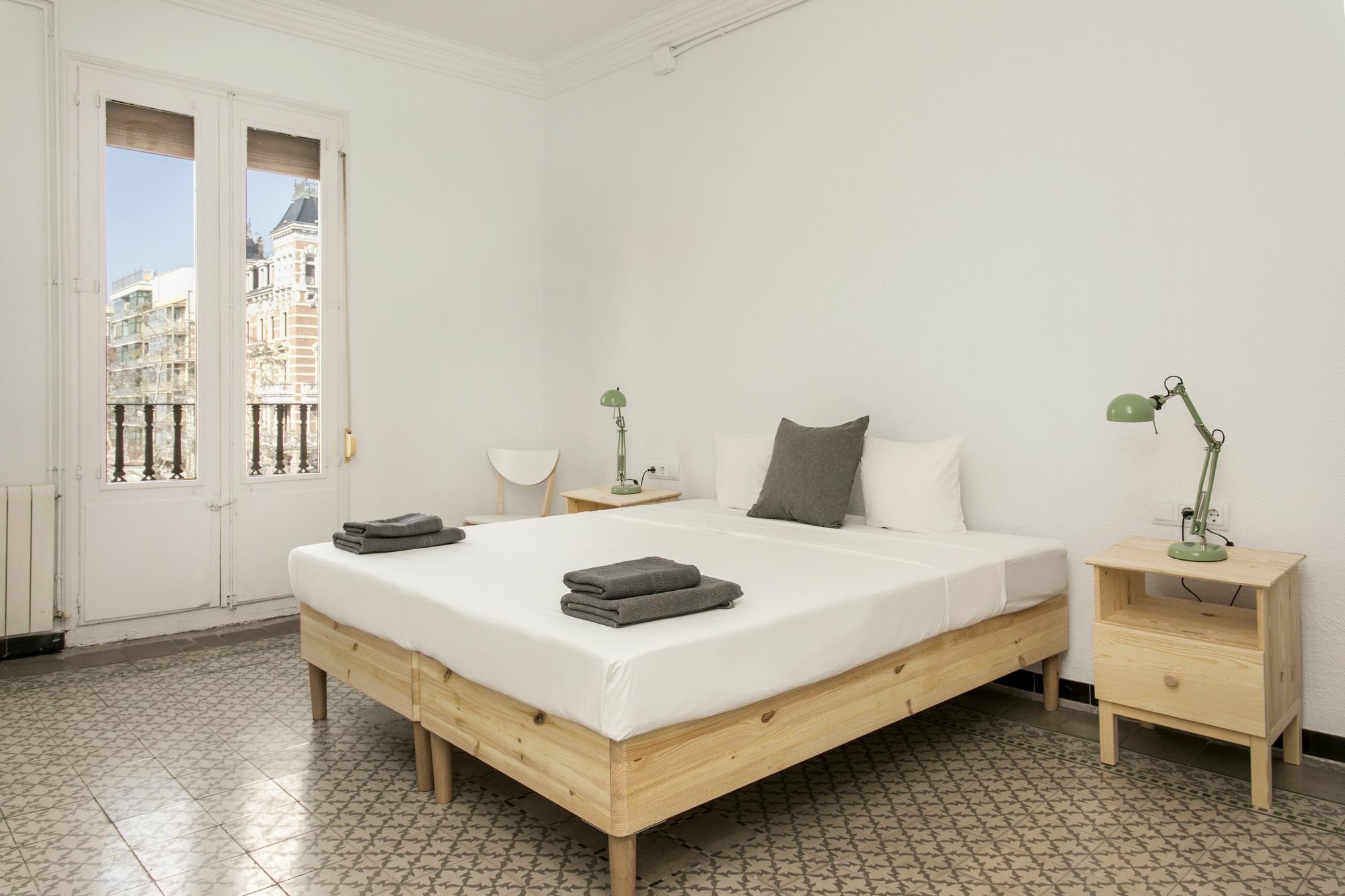 Large And Catalonia Square Apartment Barcelona